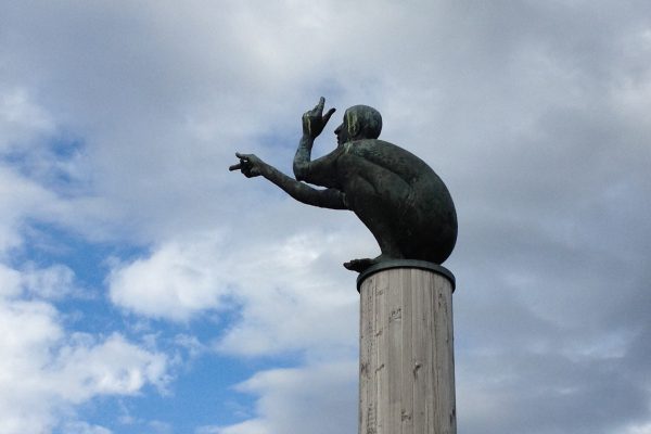 Nuss Strümpfelbach, Bronzeplastik