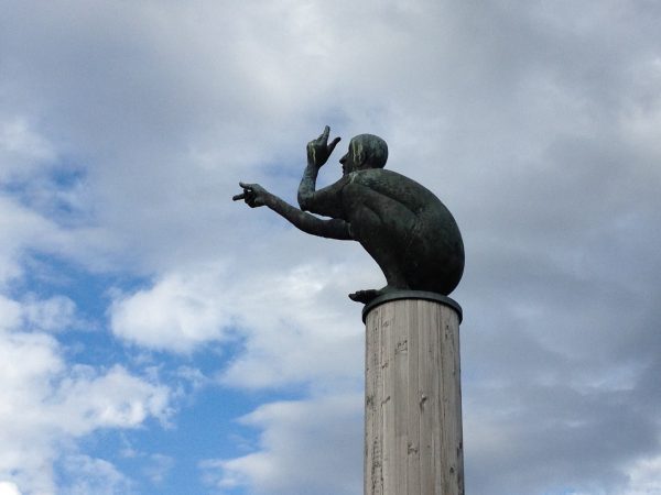 Nuss Strümpfelbach, Bronzeplastik